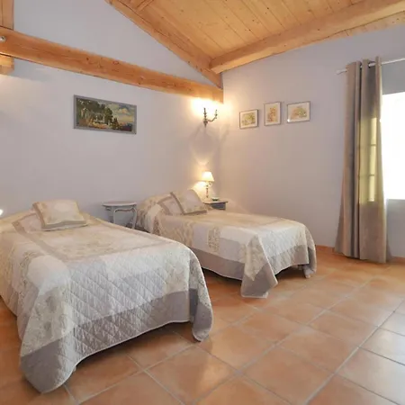 Five-bedroom In Vakantiehuis Cairanne