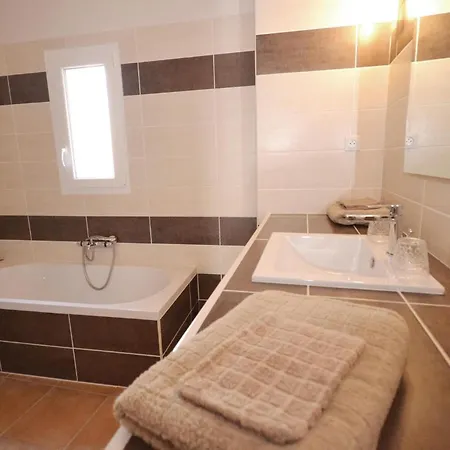 Five-bedroom In * Cairanne
