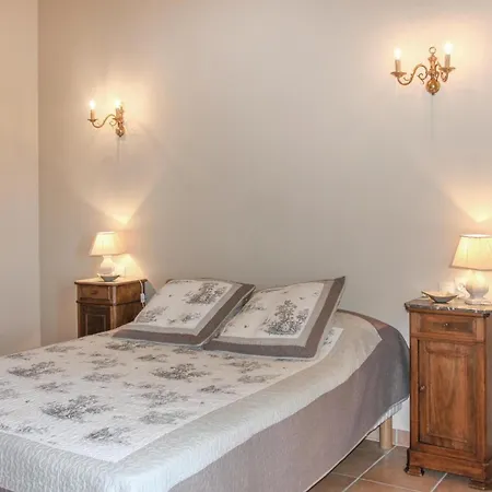 Vakantiehuis Five-bedroom In *