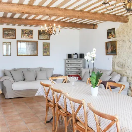 Five-bedroom In Cairanne
