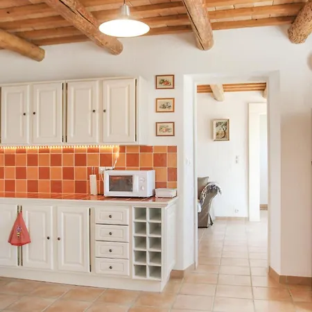 Five-bedroom In Cairanne