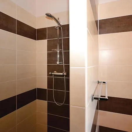 Five-bedroom In Vakantiehuis